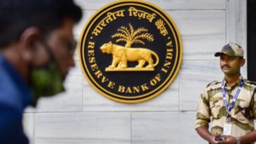 Mumbai: A security personal outside Reserve Bank of India (RBI) headquarters, in Mumbai, Wednesday, June 8, 2022. (PTI Photo