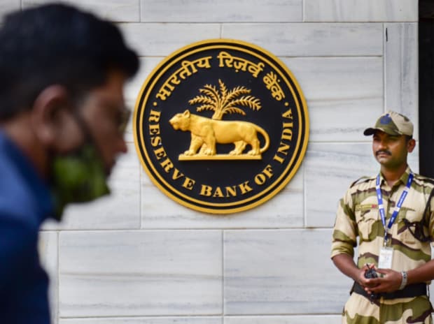 Mumbai: A security personal outside Reserve Bank of India (RBI) headquarters, in Mumbai, Wednesday, June 8, 2022. (PTI Photo