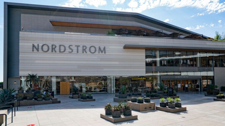 Nordstrom Expects Weak Annual Revenue, to Wind Down Canadian Business