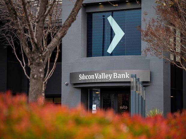 Small US banks see record drop in deposits after SVB collapse: Fed data