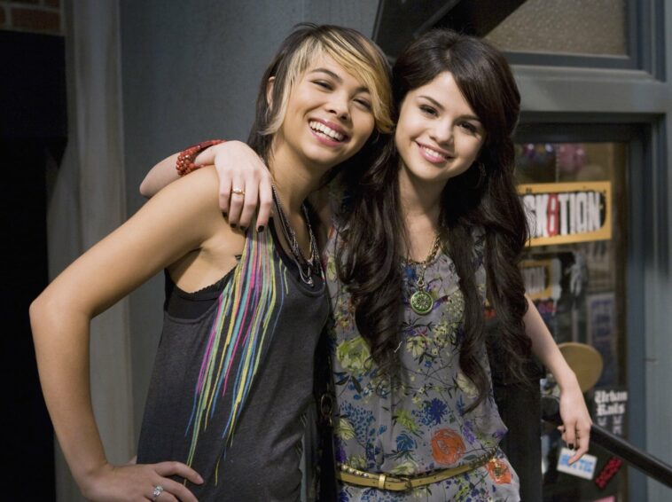 WIZARDS OF WAVERLY PLACE -