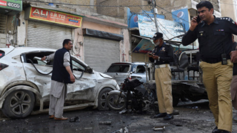 Bomb targeting Pakistani police in SW kills 4, wounds 18