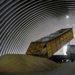 Poland prohibits food imports from Ukraine to soothe farmers