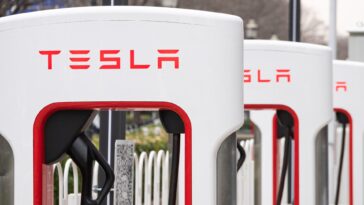 Tesla reports 422,875 deliveries for first quarter of 2023