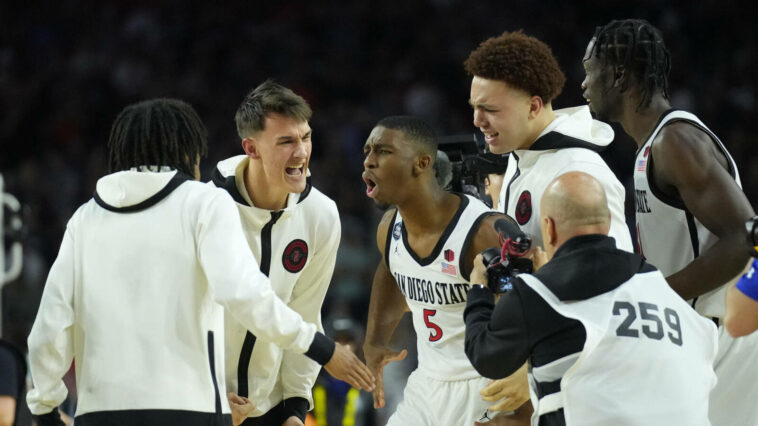 Watch: Buzzer-beater sends San Diego State to first championship game