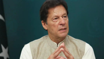 Pakistan's Imran Khan calls for immediate talks amidst stand-off with military
