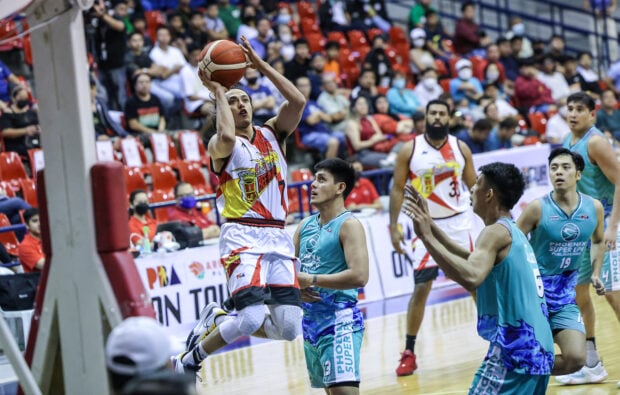 Phoenix overcomes Terrence Romeo's 27 points. –PBA IMAGES