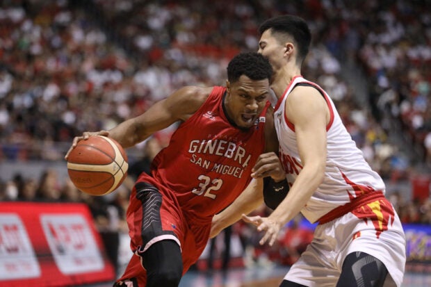 Barangay Ginebra and BayArea will collide anew after
their epic seven-game encounter
for the PBA Commissioner’s
Cup title. —INQUIRER
FILE PHOTO