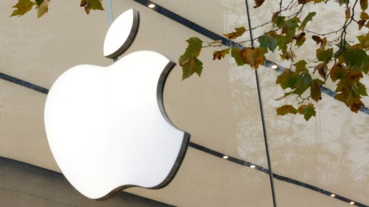 Apple, Amazon Must Face Antitrust Lawsuit for Inflating iPhones, iPads Price; Rules US Court