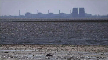 Intense fighting reported in Ukraine as last nuclear reactor is shut down amid flooding