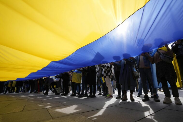 Russia muzzles public displays of blue and yellow, arrests those showing support for Ukraine