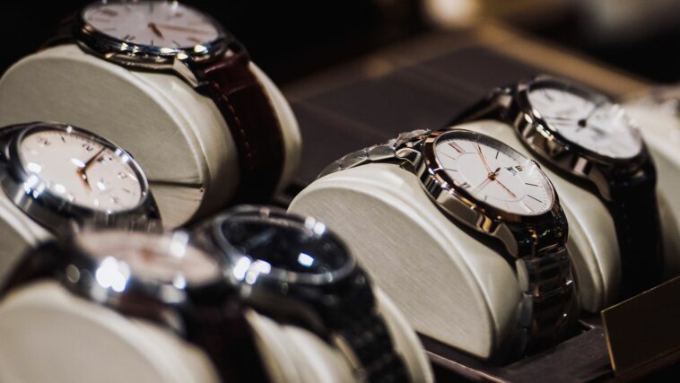 Swiss Watch Exports to US Suffer First Drop In Two Years