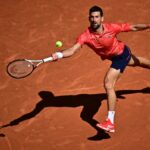 Serbia's Novak Djokovic plays a forehand return to Spain's Alejandro Davidovich Fokina during their men's singles match on day six of the Roland-Garros Open tennis tournament at the Court Philippe-Chatrier in Paris on June 2, 2023. (Photo by JULIEN DE ROSA / AFP)