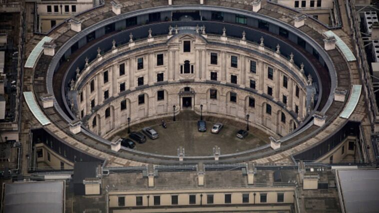 UK short-term borrowing costs shoot past 'mini-budget' crisis levels on strong labor data