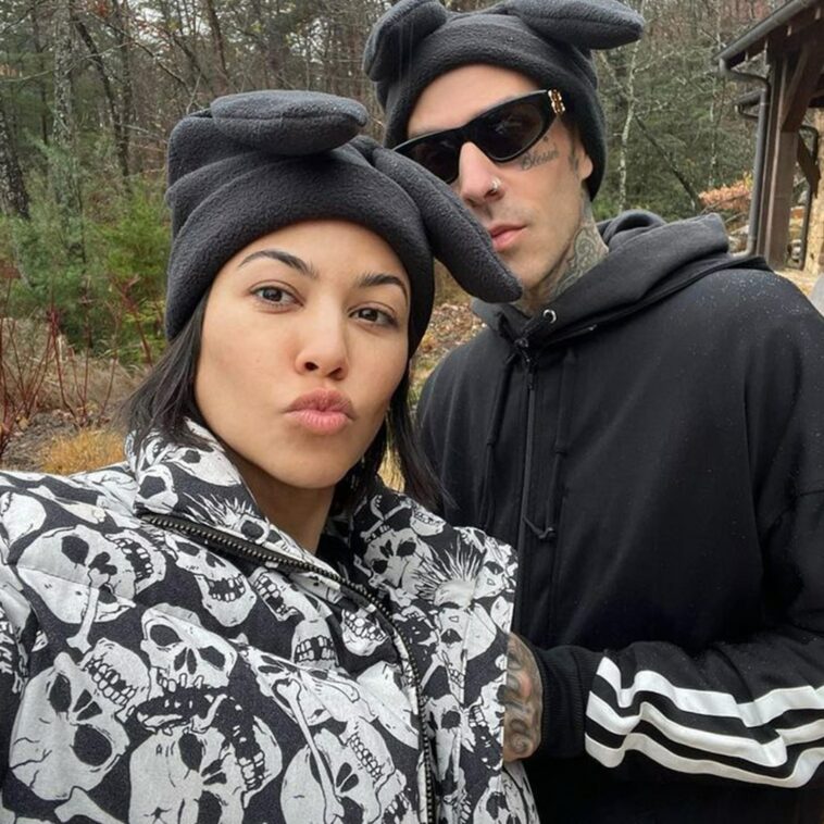 Watch the Moment Pregnant Kourtney Kardashian and Travis Barker Revealed They're Expecting - E! Online