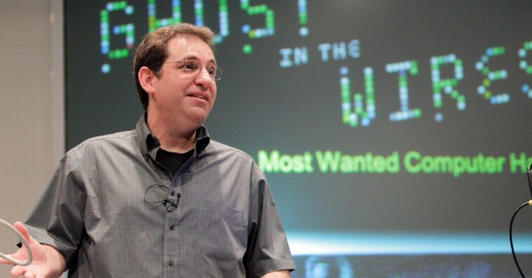 Kevin Mitnick, Hacker Who Once Eluded Authorities, Is Dead at 59