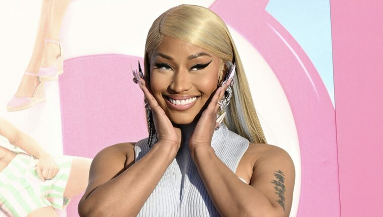 Nicki Minaj & Fans Cut Up Over Rapper Chopping Her 'Barbie' Premiere Wig