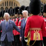 Rey Carlos y Joe Biden comparten momento incómodo en la visita del presidente de EEUU