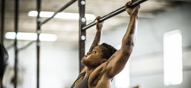 wmona doing pull-ups/Gym