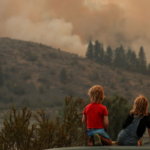 1 dead, 185 structures destroyed in eastern Washington wildfire