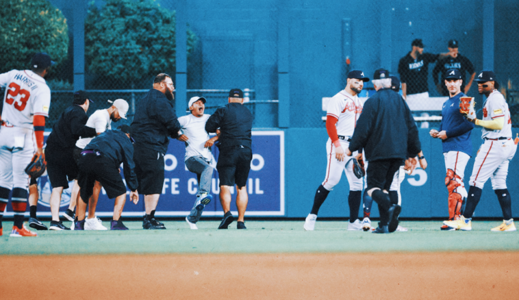 Braves' Ronald Acuña Jr. fends off fans in bizarre scene at Coors Field