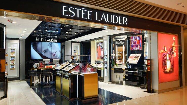 Estée Lauder Bulls Flee, Citing China Recovery Concerns