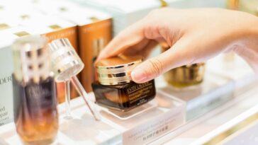 Estée Lauder Is Falling Behind Rivals Like L’Oréal, Even on Its Home Turf