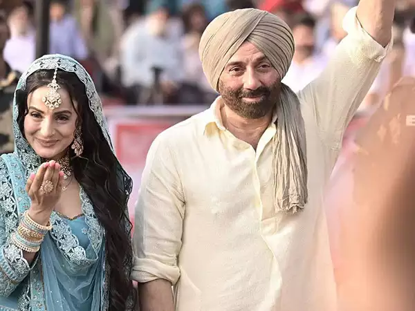 Gadar 2: Sunny Deol and Amisha Patel get clicked at the Wagah border. Pics: