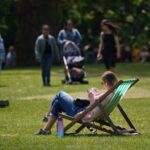 People enjoying the warm Spring Bank Holiday weather in St James's Park, London. Picture date: Monday May 29, 2023. PA Photo. Photo credit should read: Yui Mok/PA Wire