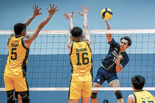 NU skipper Leo Aringo (right) drew raves from his coach for his opening-day act. —PVL PHOTO