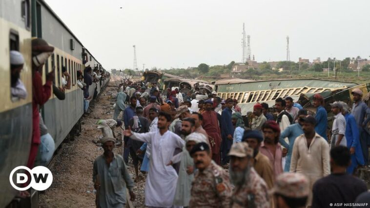 Pakistan launches probe into deadly rail derailment