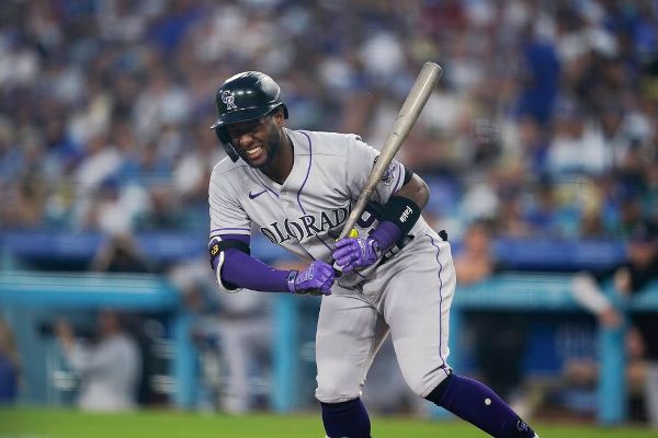 Rockies' Profar injured after slamming into wall