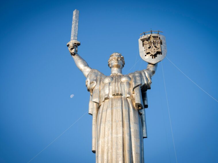 Ukraine replaces Soviet hammer and sickle with trident on Kyiv monument