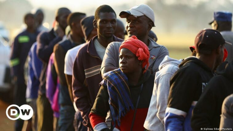 Zimbabwe election: Polls close following voting delays