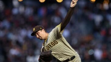 SAN FRANCISCO, CALIFORNIA - SEPTEMBER 25: Blake Snell #4 of the San Diego Padres pitches against the San Francisco Giants in the first inning at Oracle Park on September 25, 2023 in San Francisco, California. (Photo by Ezra Shaw/Getty Images)