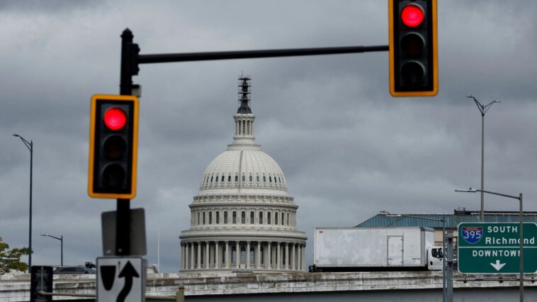 Congress tees up votes in last-minute scramble to avert shutdown