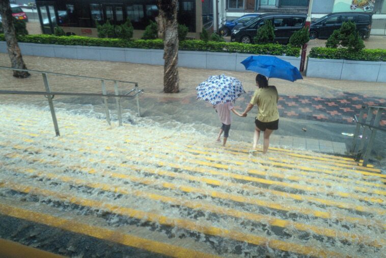 Flooding, Floating Cars & Landslides: Hong Kong Hit With Record Rainfall Days After Typhoon (VIDEOS)