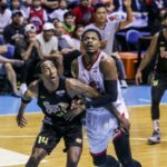 TNT import Rondae Hollis-Jefferson against Ginebra reinforcement Justin Brownlee. –Marlo Cueto/INQUIRER.net