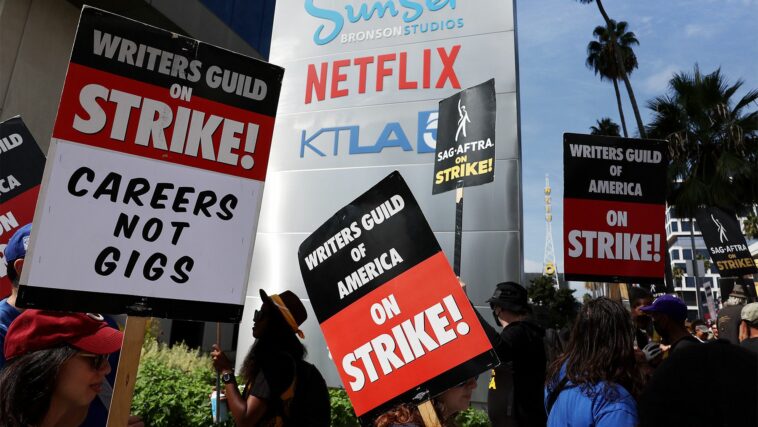 Hollywood Screenwriters Reach Deal to End Five-Month Strike