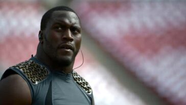 Image for article titled Look at what the Bills did to Takeo Spikes!