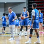 Tim Cone (second from left) gives out pointers to (from left) Chris Newsome, Calvin Oftana, Calvin Abueva and Terrence Romeo while the women’s team trains in the background