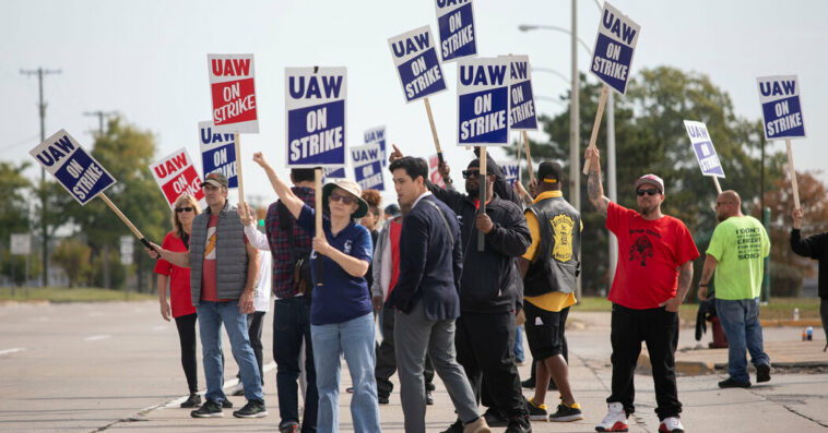 Union and 3 Detroit Automakers Resume Talks