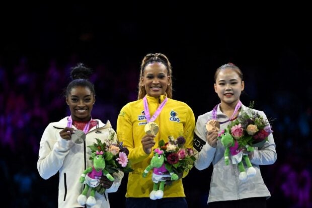 Rebeca Andrade Simone Biles world championships