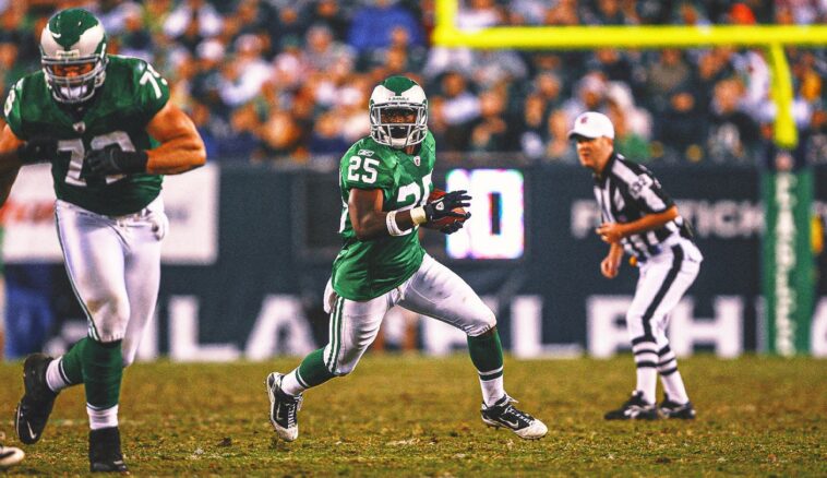 Eagles' iconic Kelly Green jerseys return for primetime matchup vs. Dolphins