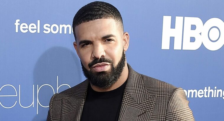 Hometown Generosity: Drake Gifts Lucky Fan A G-Wagon During Toronto 'It's All A Blur' Show