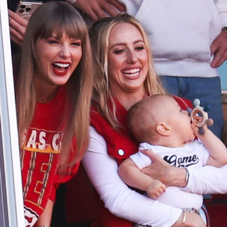 Taylor Swift Wears Her Heart on Her Sleeve as She Cheers on Travis Kelce at Chiefs Game - E! Online