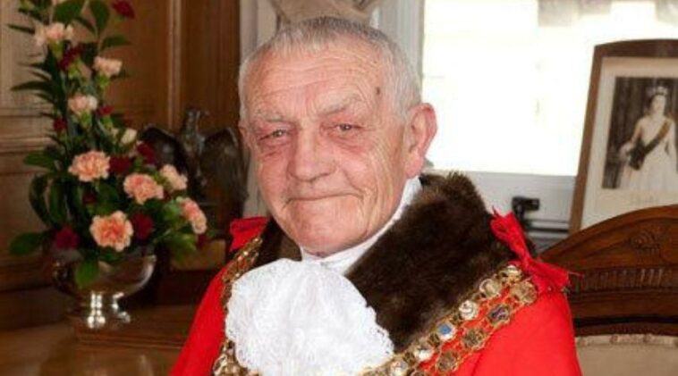 Tributes paid to 'amazingly popular' ex-Bolton  Mayor