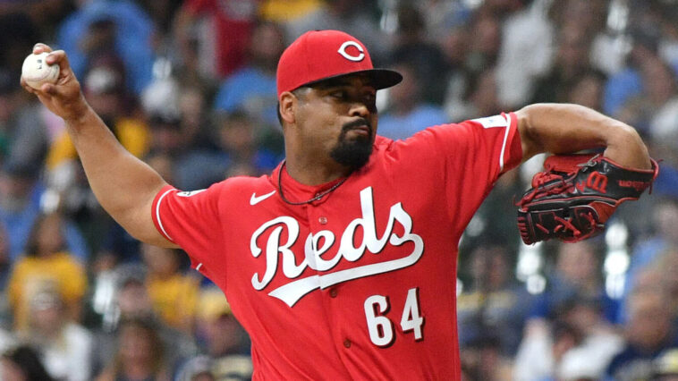 Reds confirm news on veteran righty