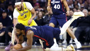 PHILADELPHIA, PENNSYLVANIA - NOVEMBER 27: Anthony Davis #3 of the Los Angeles Lakers and Joel Embiid #21 of the Philadelphia 76ers challenge for the ball during the third quarter at the Wells Fargo Center on November 27, 2023 in Philadelphia, Pennsylvania. NOTE TO USER: User expressly acknowledges and agrees that, by downloading and or using this photograph, User is consenting to the terms and conditions of the Getty Images License Agreement. (Photo by Tim Nwachukwu/Getty Images)