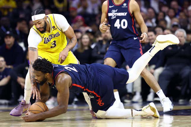 PHILADELPHIA, PENNSYLVANIA - NOVEMBER 27: Anthony Davis #3 of the Los Angeles Lakers and Joel Embiid #21 of the Philadelphia 76ers challenge for the ball during the third quarter at the Wells Fargo Center on November 27, 2023 in Philadelphia, Pennsylvania. NOTE TO USER: User expressly acknowledges and agrees that, by downloading and or using this photograph, User is consenting to the terms and conditions of the Getty Images License Agreement. (Photo by Tim Nwachukwu/Getty Images)